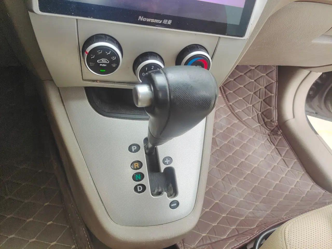 Hyundai Tucson 2013 2.0L Automatic Two-Wheel Drive Comfort Version — миниатюра 14