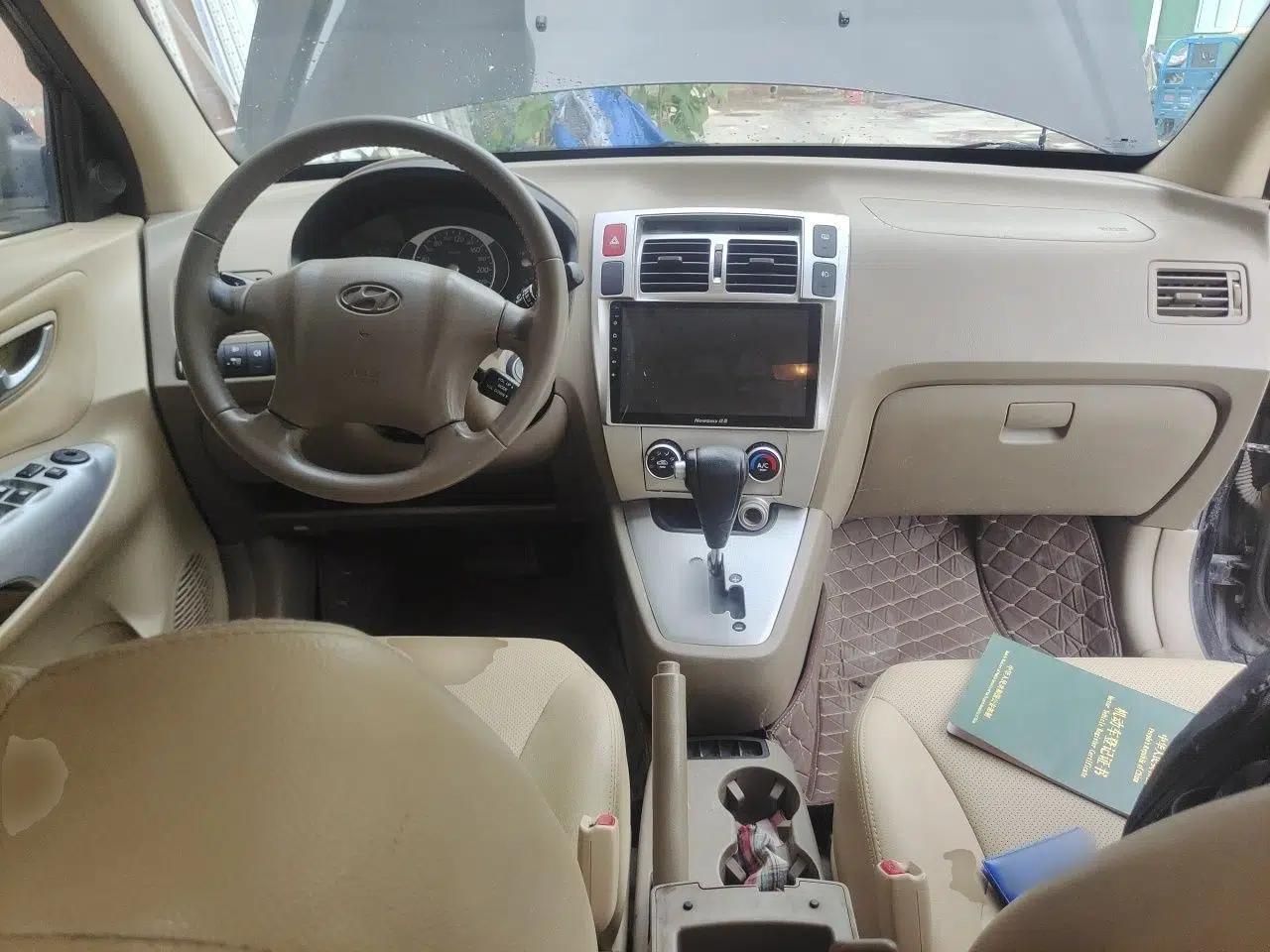Hyundai Tucson 2013 2.0L Automatic Two-Wheel Drive Comfort Version — миниатюра 9