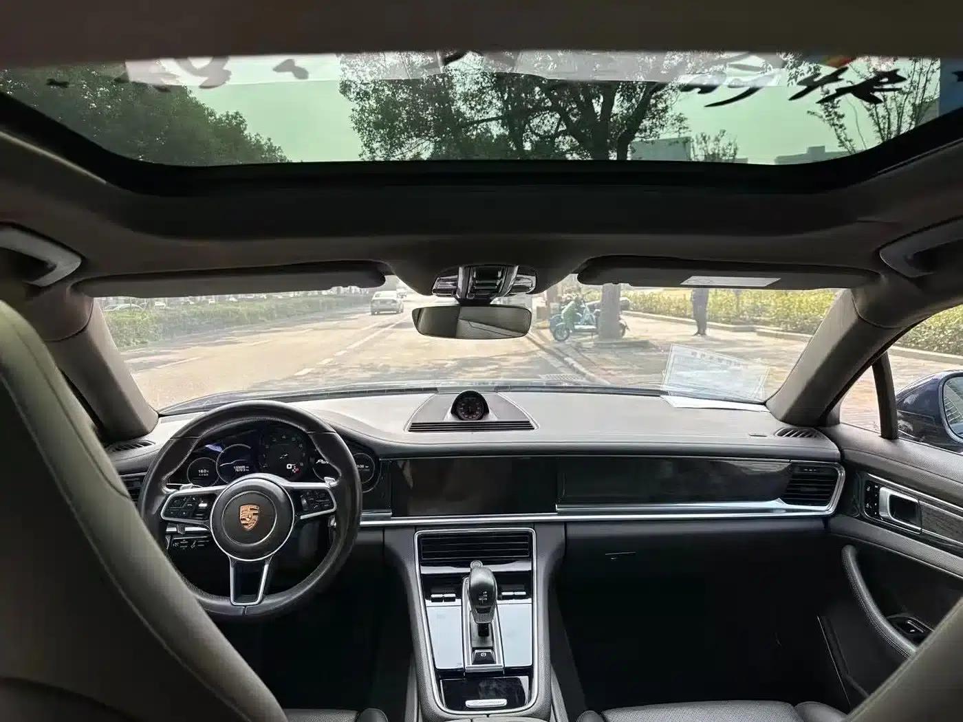 2017 Panamera 4 Executive Long Wheelbase 3.0T — миниатюра 5