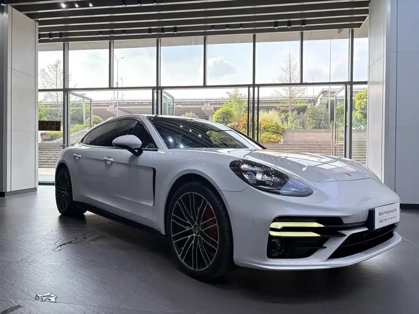 2017 Panamera Executive Long Wheelbase 3.0T — миниатюра 3