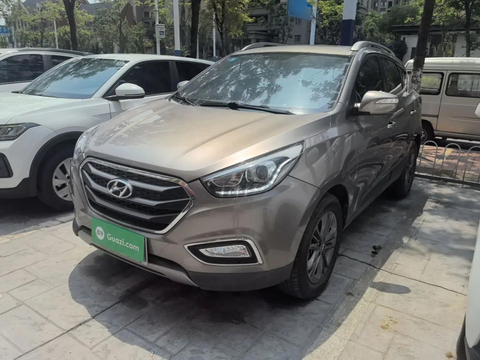 Hyundai ix35 2015 2.0L Automatic 2WD Smart Version China V Standard — миниатюра 1