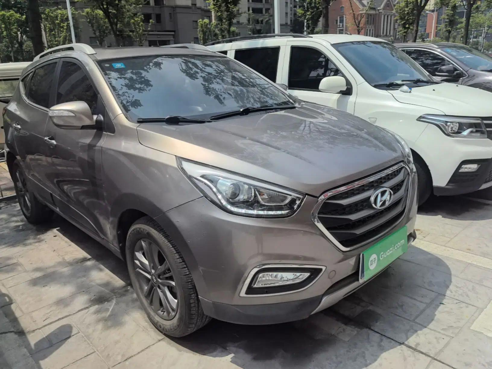 Hyundai ix35 2015 2.0L Automatic 2WD Smart Version China V Standard — миниатюра 3