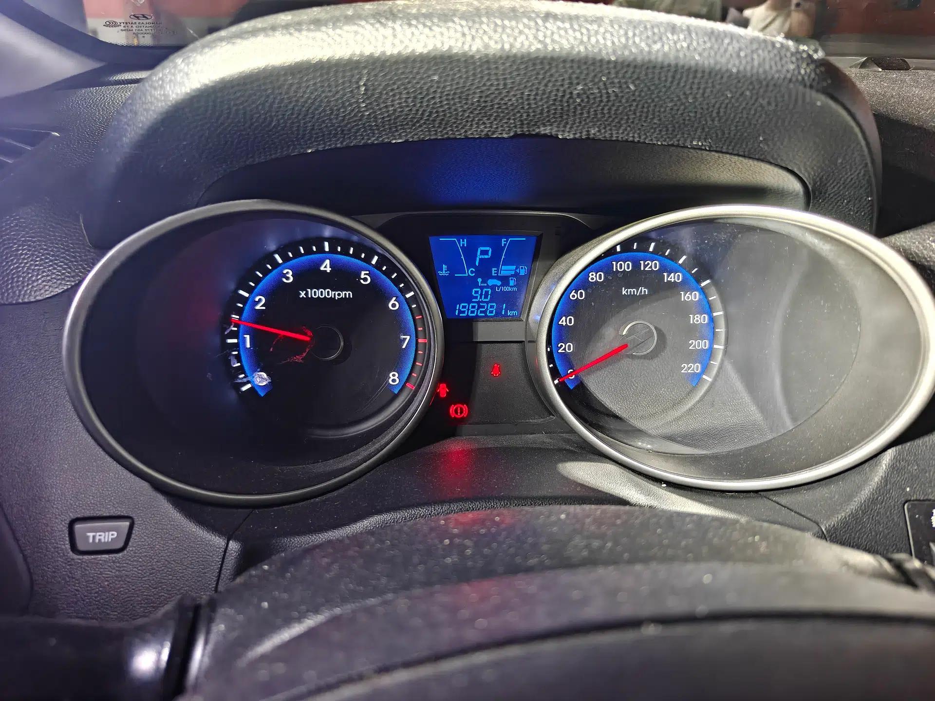 Hyundai ix35 2013 2.0L Automatic Two-Wheel Drive Smart GLS China IV Standard — миниатюра 12