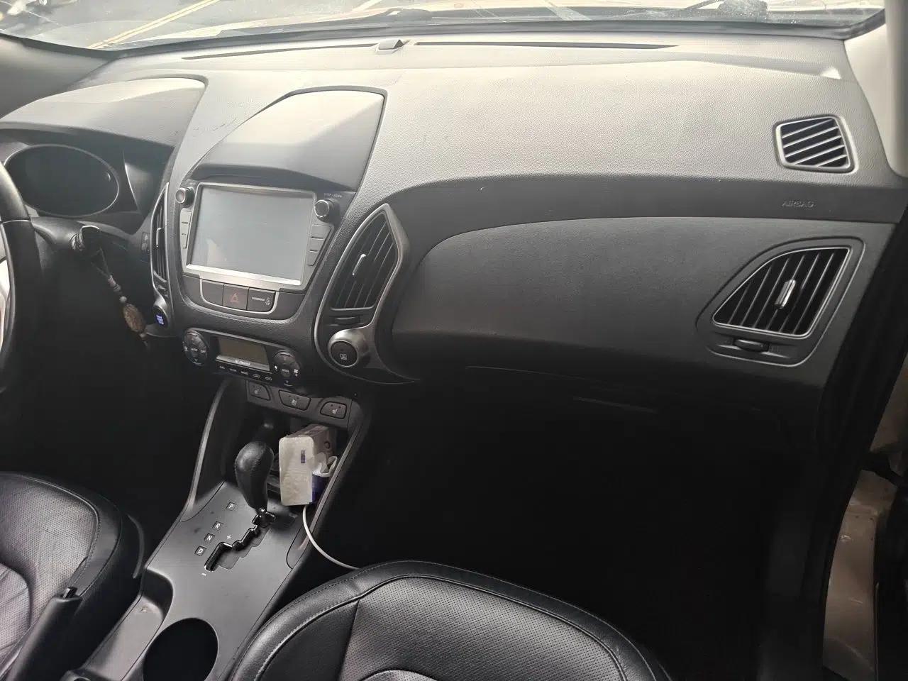 Hyundai ix35 2013 2.0L Automatic Two-Wheel Drive Smart GLS China IV Standard — миниатюра 13
