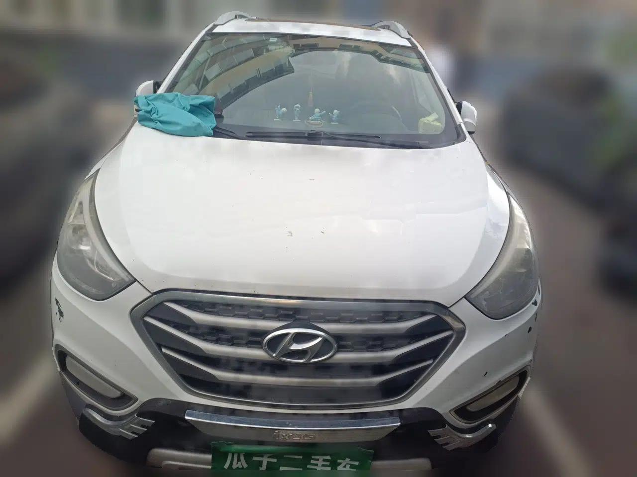 Hyundai ix35 2015 2.0L Automatic 2WD Smart Version China V Standard — миниатюра 1