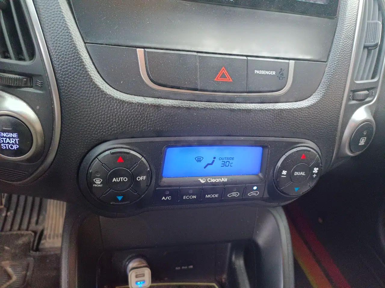 Hyundai ix35 2015 2.0L Automatic 2WD Smart Version China V Standard — миниатюра 13