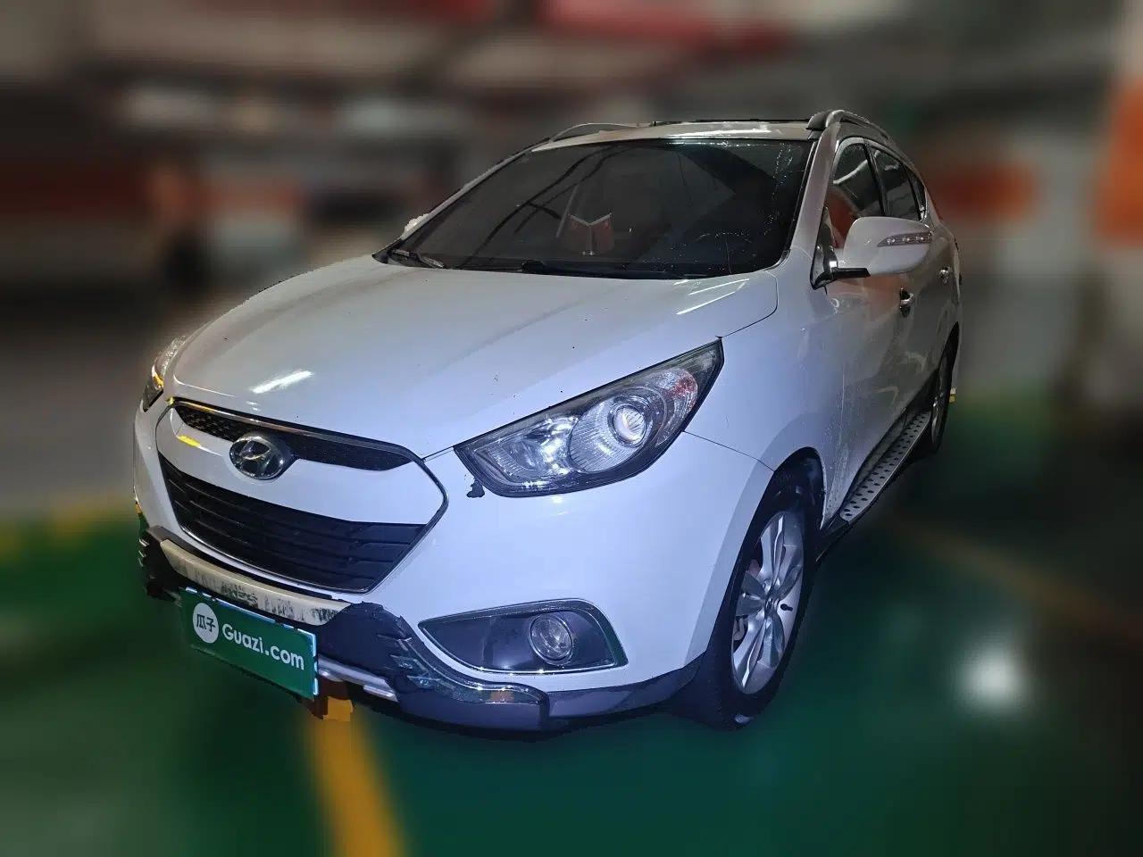 Hyundai ix35 2012 2.0L Automatic Two-Wheel Drive Elite Edition GLS — миниатюра 1