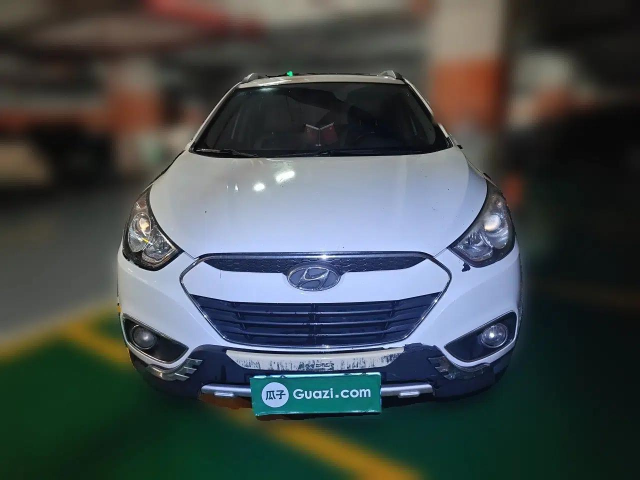 Hyundai ix35 2012 2.0L Automatic Two-Wheel Drive Elite Edition GLS — миниатюра 2