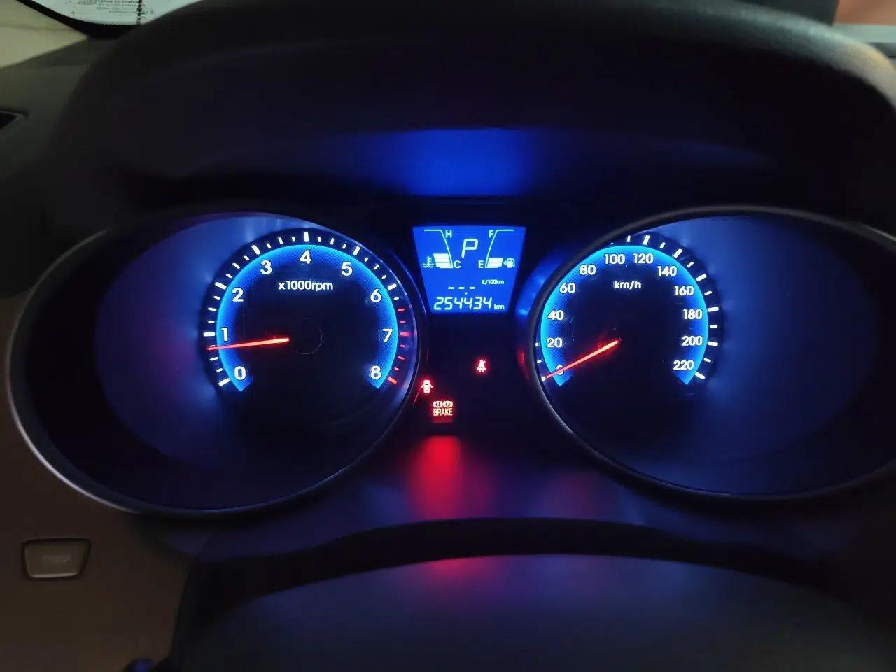 Hyundai ix35 2012 2.0L Automatic Two-Wheel Drive Elite Edition GLS — миниатюра 12