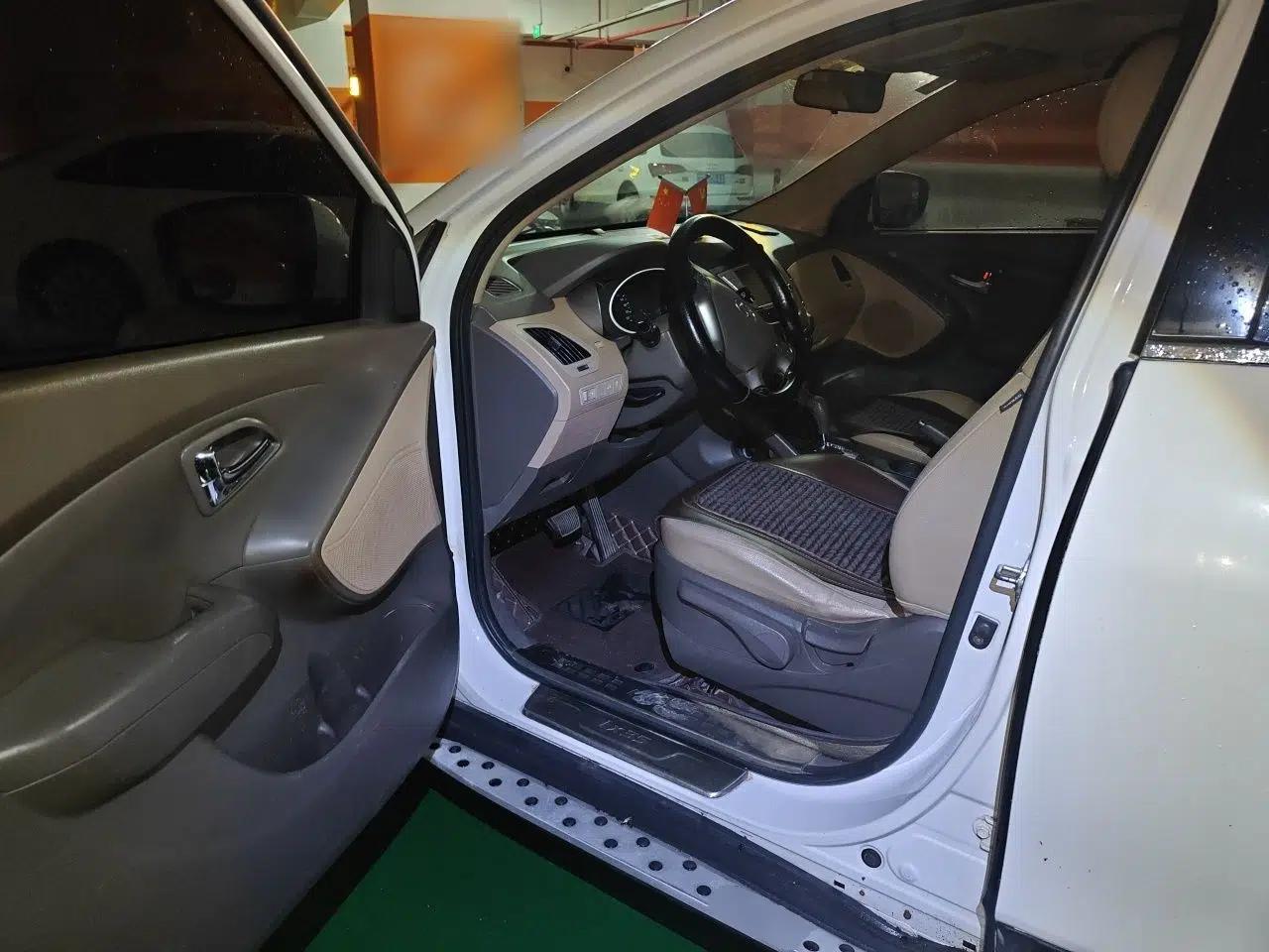 Hyundai ix35 2012 2.0L Automatic Two-Wheel Drive Elite Edition GLS — миниатюра 16