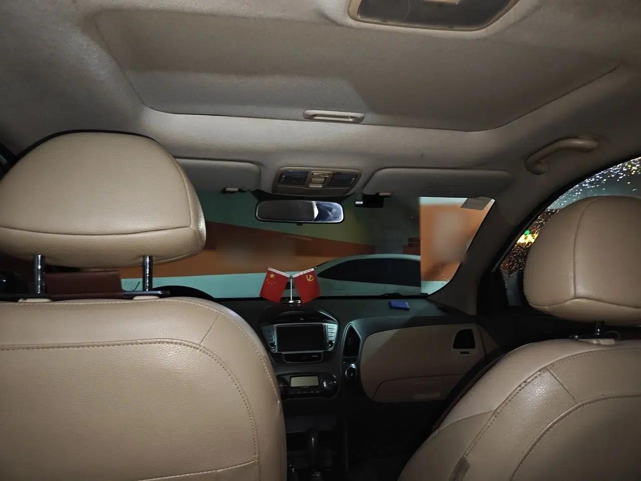 Hyundai ix35 2012 2.0L Automatic Two-Wheel Drive Elite Edition GLS — миниатюра 18