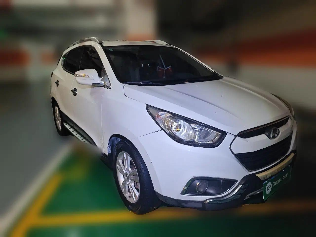 Hyundai ix35 2012 2.0L Automatic Two-Wheel Drive Elite Edition GLS — миниатюра 3