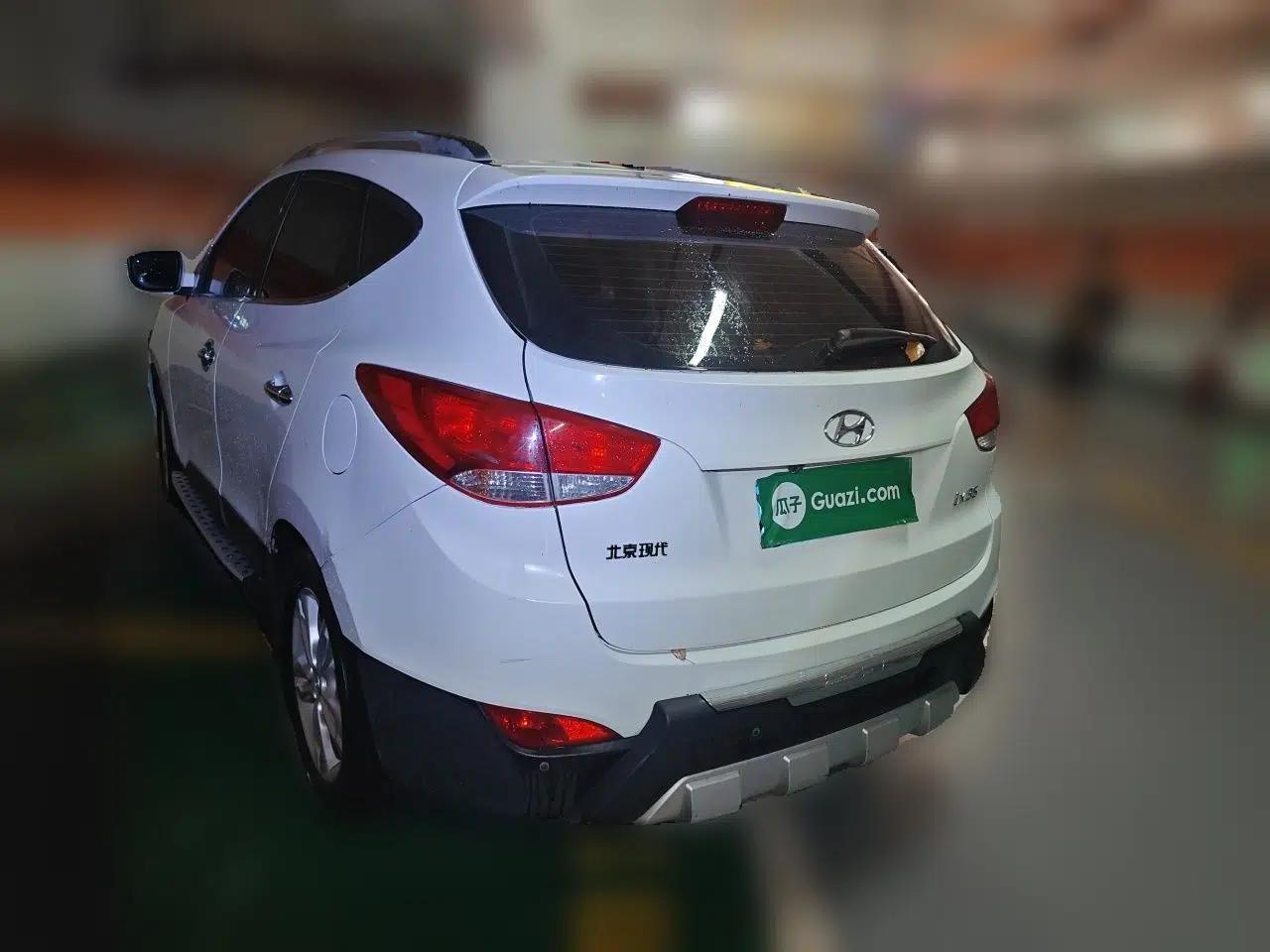 Hyundai ix35 2012 2.0L Automatic Two-Wheel Drive Elite Edition GLS — миниатюра 4