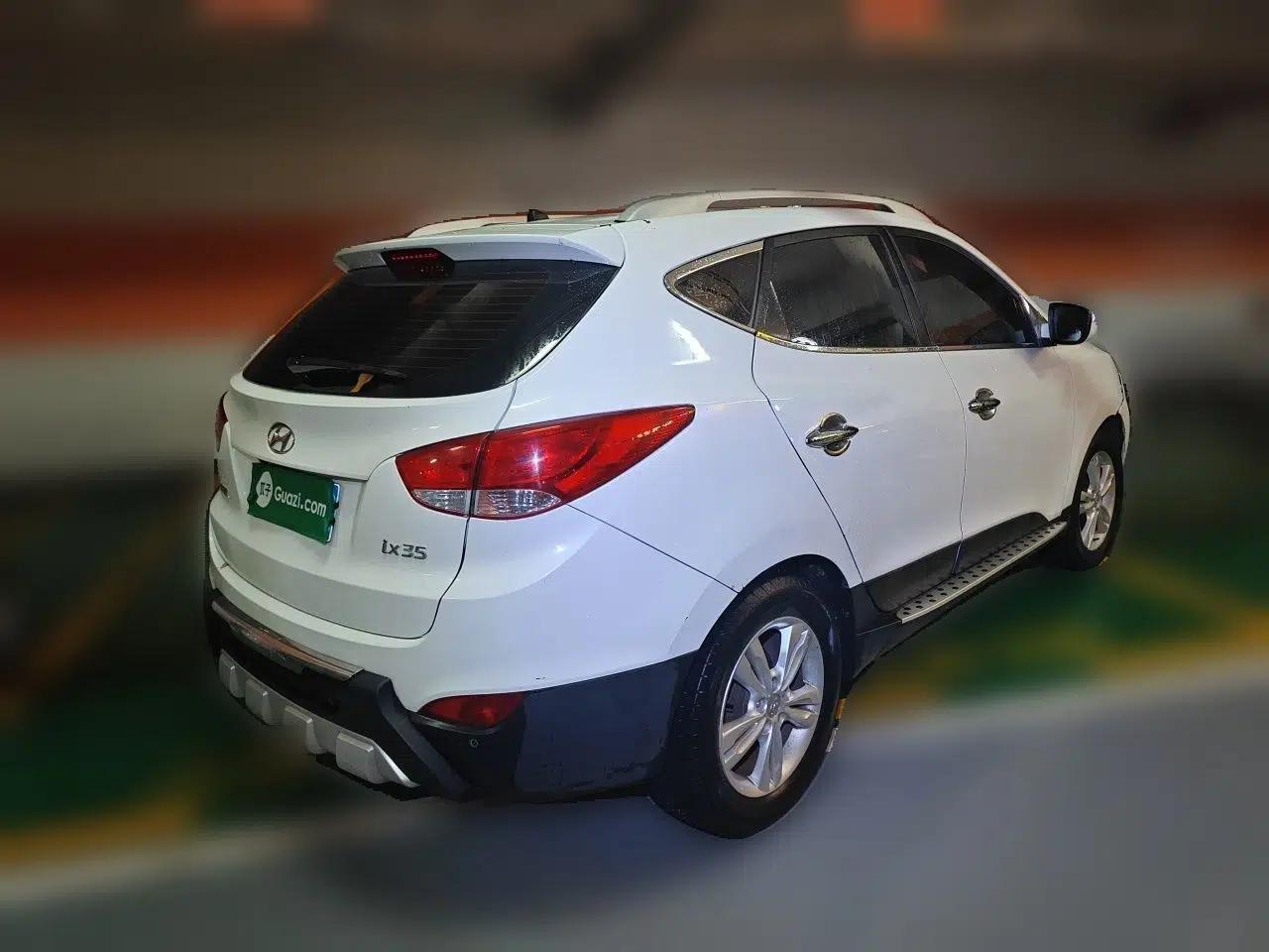 Hyundai ix35 2012 2.0L Automatic Two-Wheel Drive Elite Edition GLS — миниатюра 6
