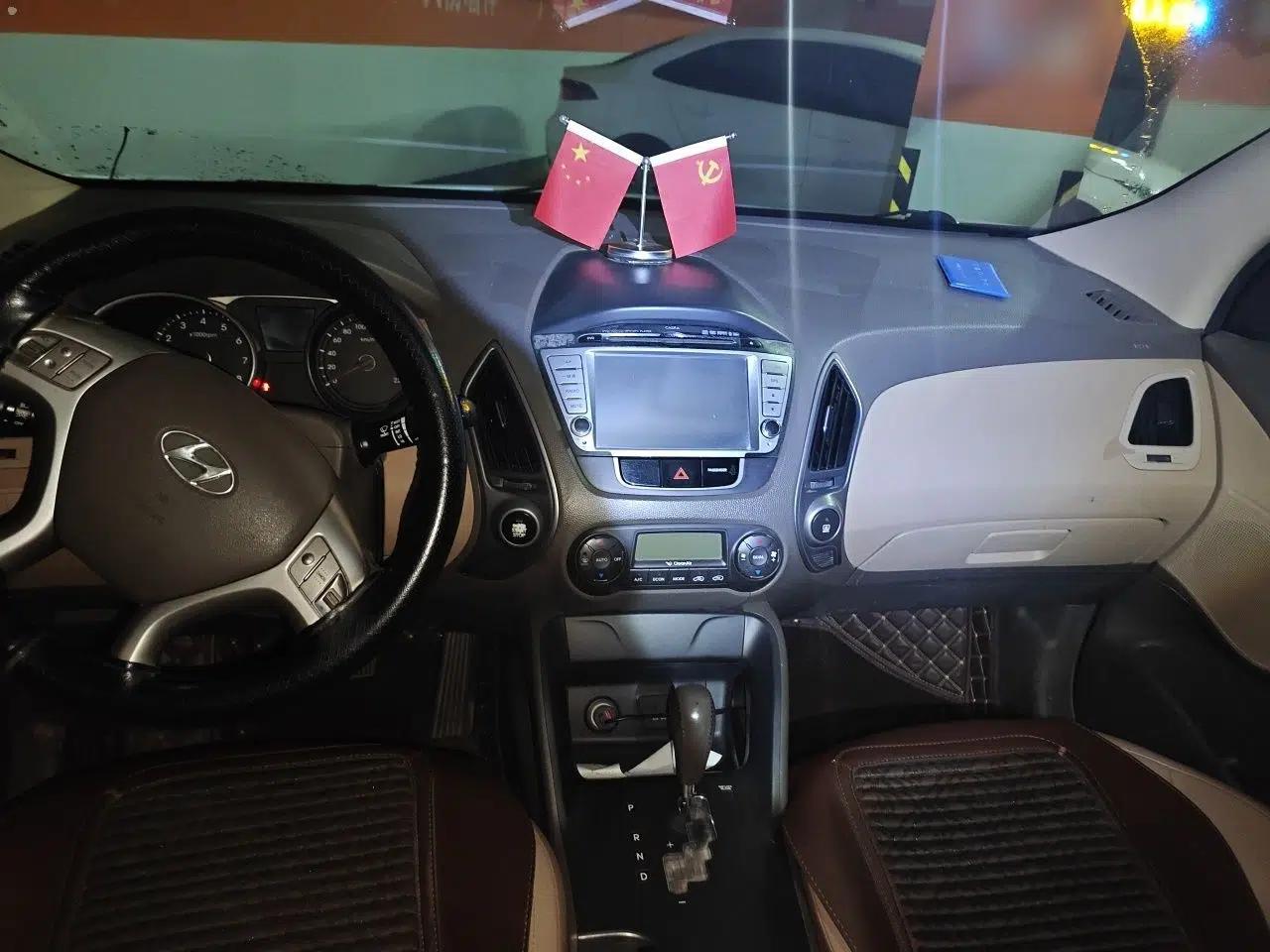 Hyundai ix35 2012 2.0L Automatic Two-Wheel Drive Elite Edition GLS — миниатюра 9