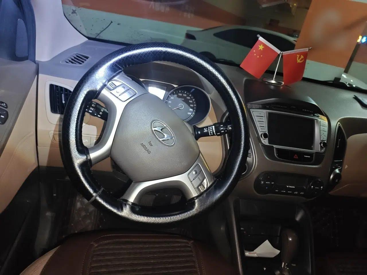 Hyundai ix35 2012 2.0L Automatic Two-Wheel Drive Elite Edition GLS — миниатюра 10