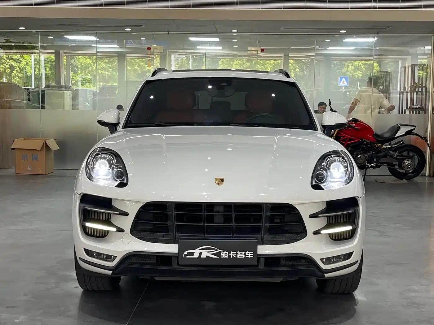 2017 Macan Turbo 3.6T — миниатюра 2