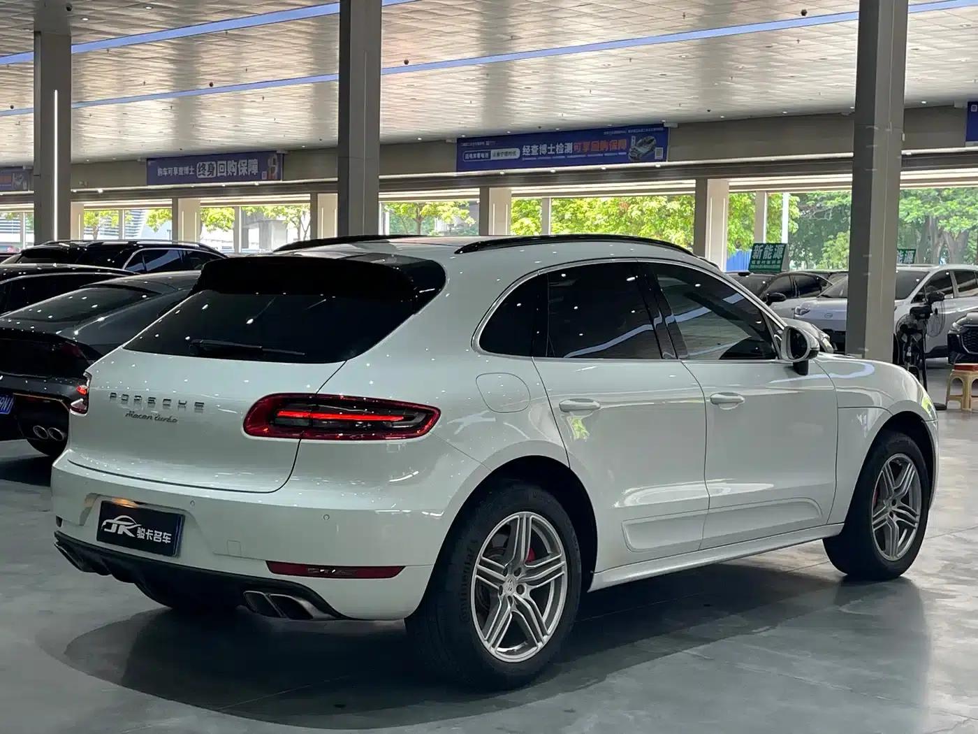 2017 Macan Turbo 3.6T — миниатюра 24