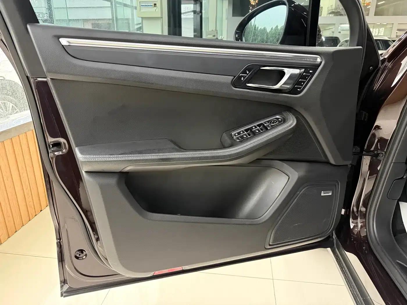 2017 Macan 2.0T — миниатюра 19