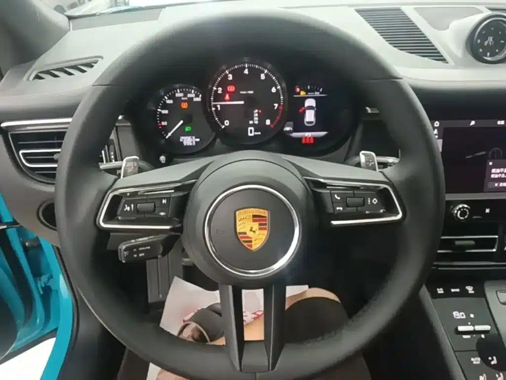 2023 Macan T 2.0T — миниатюра 11