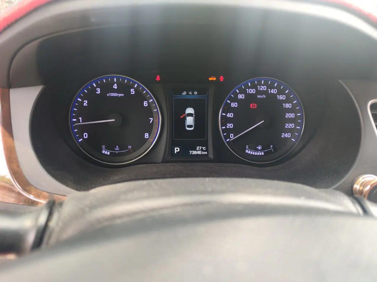 Hyundai Mistra 2014 1.8L Automatic Deluxe DLX Model — миниатюра 11
