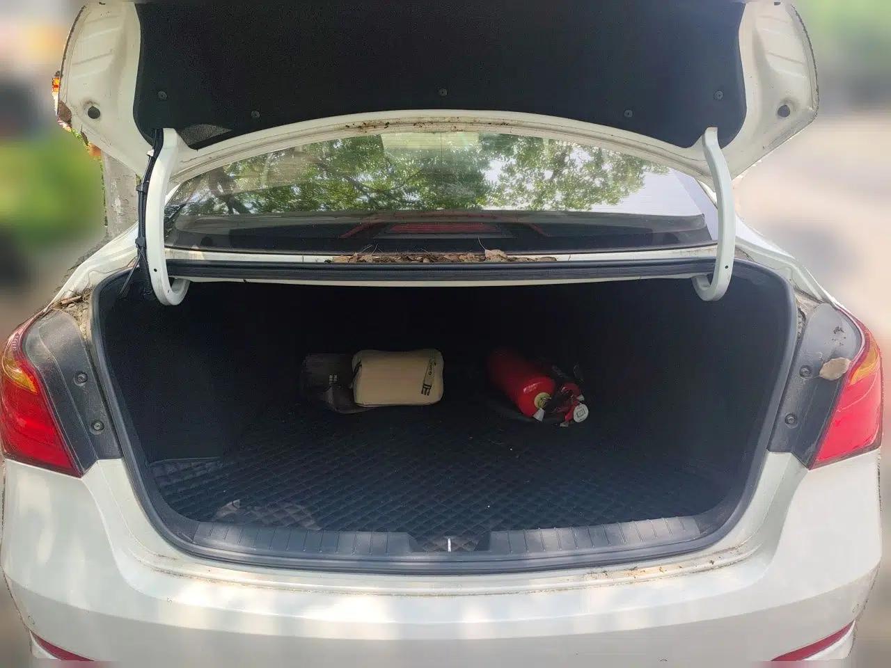 Hyundai Mistra 2014 1.8L Automatic Deluxe DLX Model — миниатюра 19