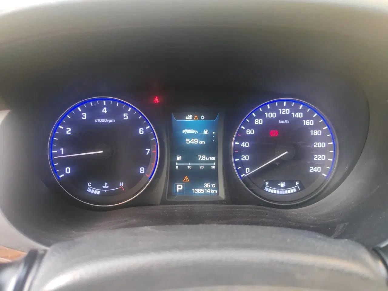 Hyundai Mistra 2014 1.8L Automatic Deluxe DLX Model — миниатюра 11