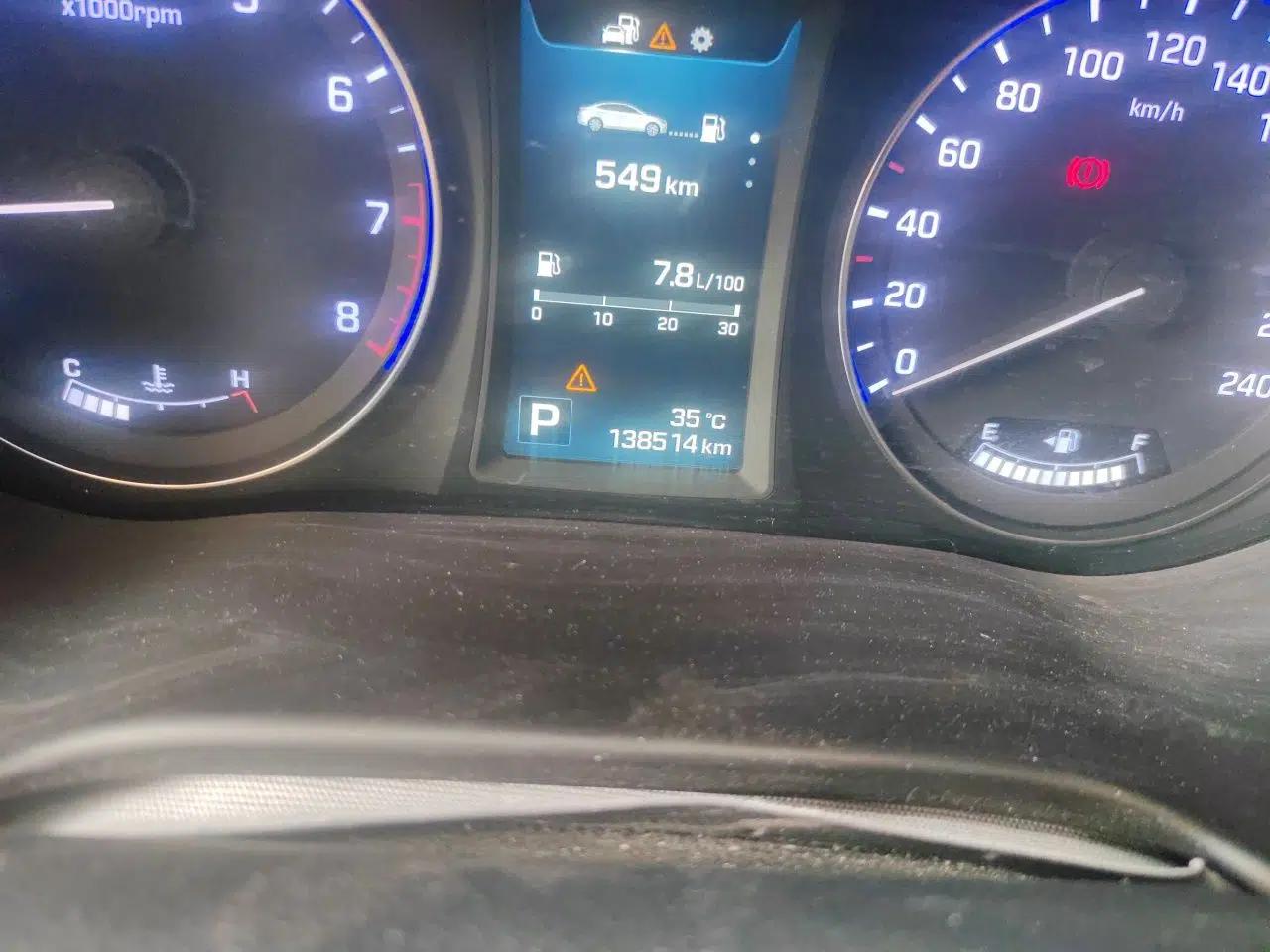 Hyundai Mistra 2014 1.8L Automatic Deluxe DLX Model — миниатюра 12