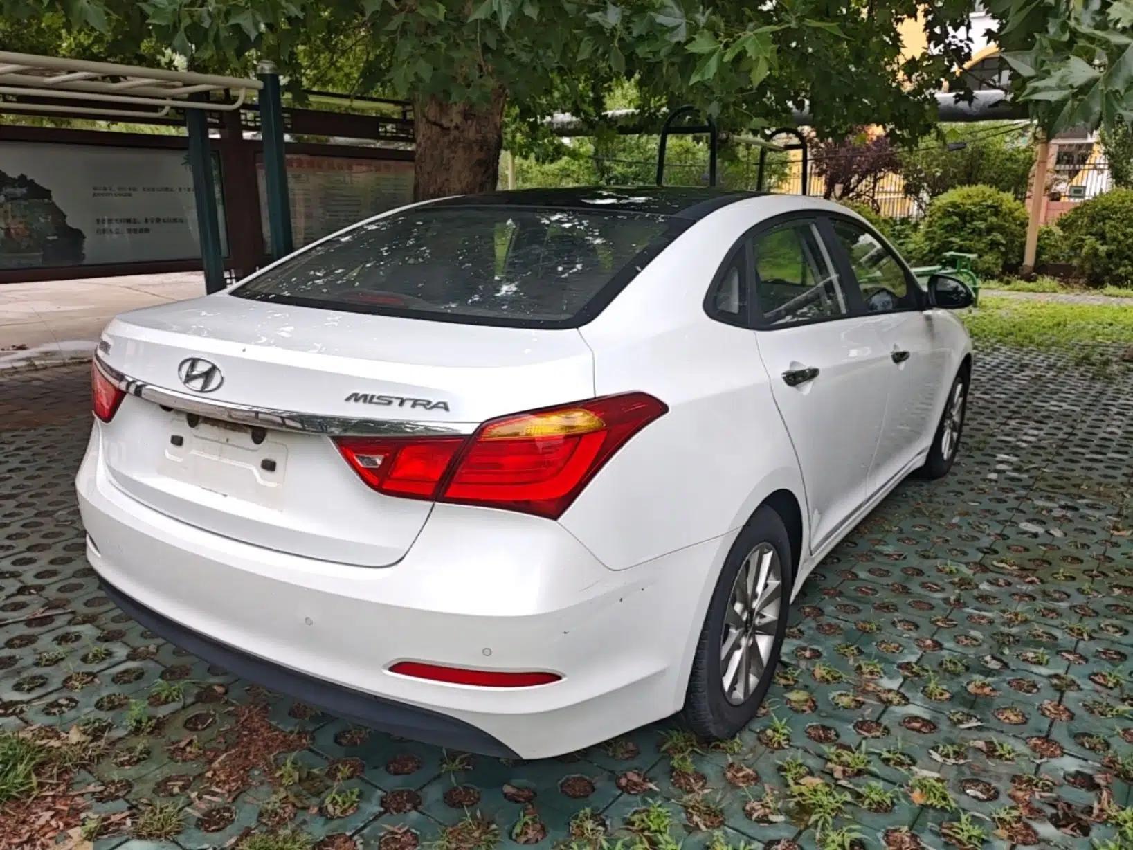 Hyundai Mistra 2014 1.8L Automatic Smart GLS — миниатюра 6