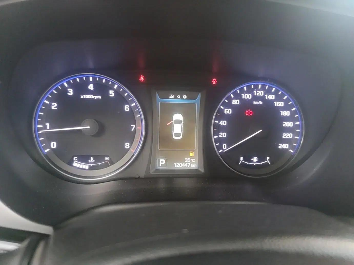 Hyundai Mistra 2014 1.8L Automatic Deluxe DLX Model — миниатюра 19