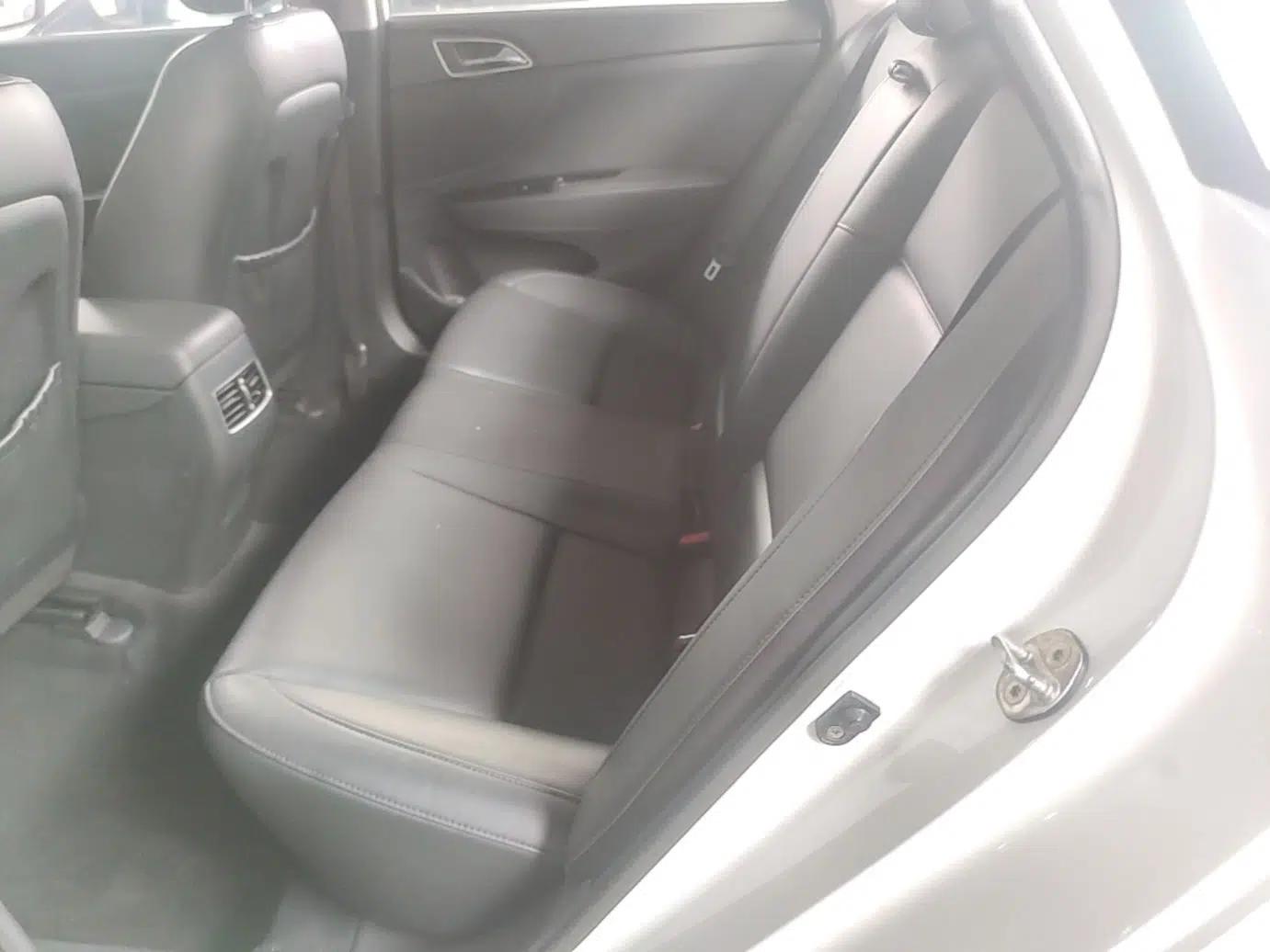 Hyundai Mistra 2014 1.8L Automatic Deluxe DLX Model — миниатюра 25