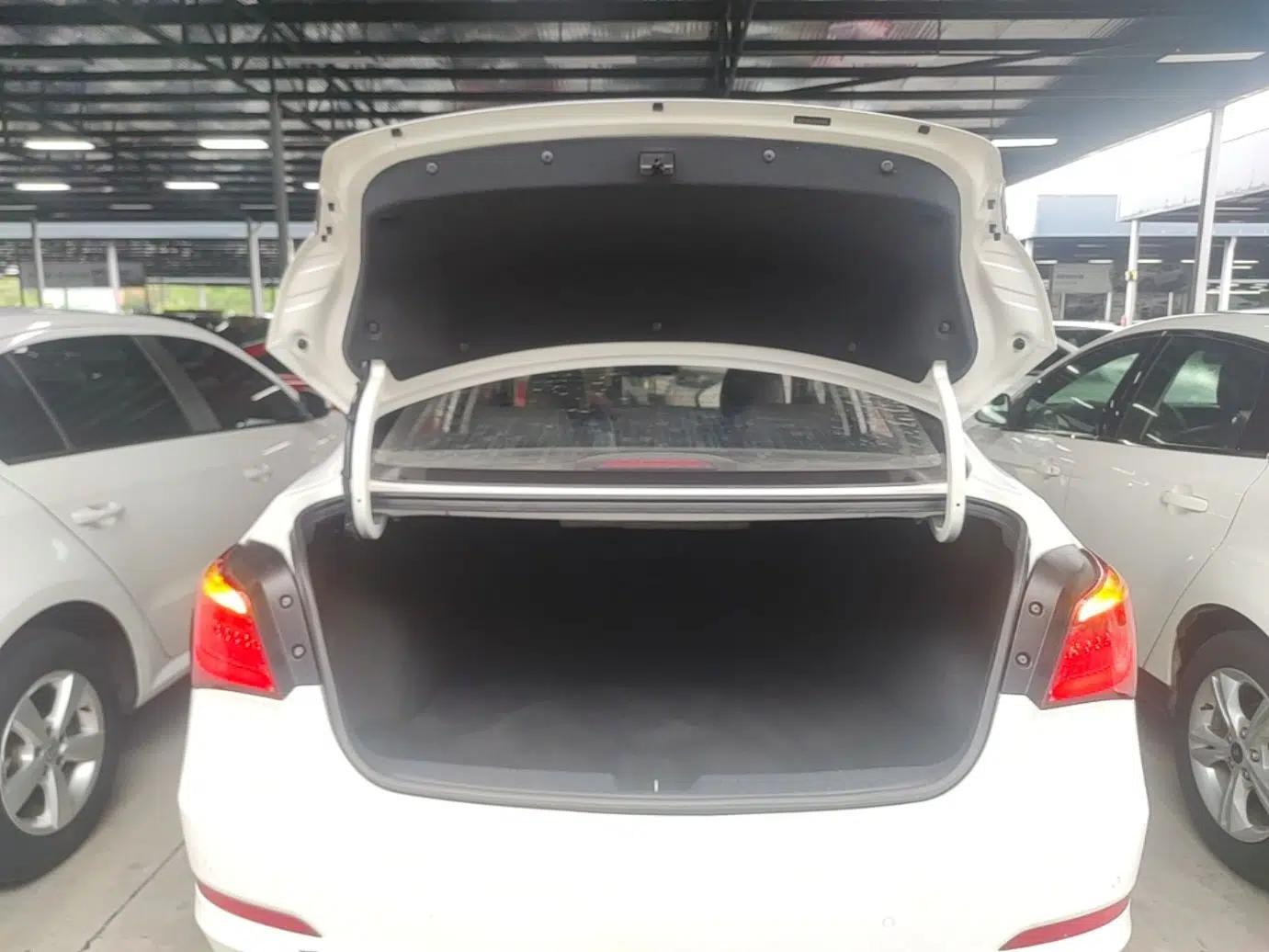 Hyundai Mistra 2014 1.8L Automatic Deluxe DLX Model — миниатюра 27