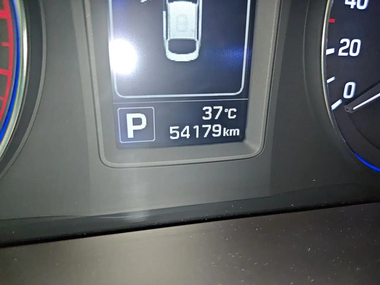 Hyundai Mistra 2014 1.8L Automatic Smart GLS — миниатюра 12