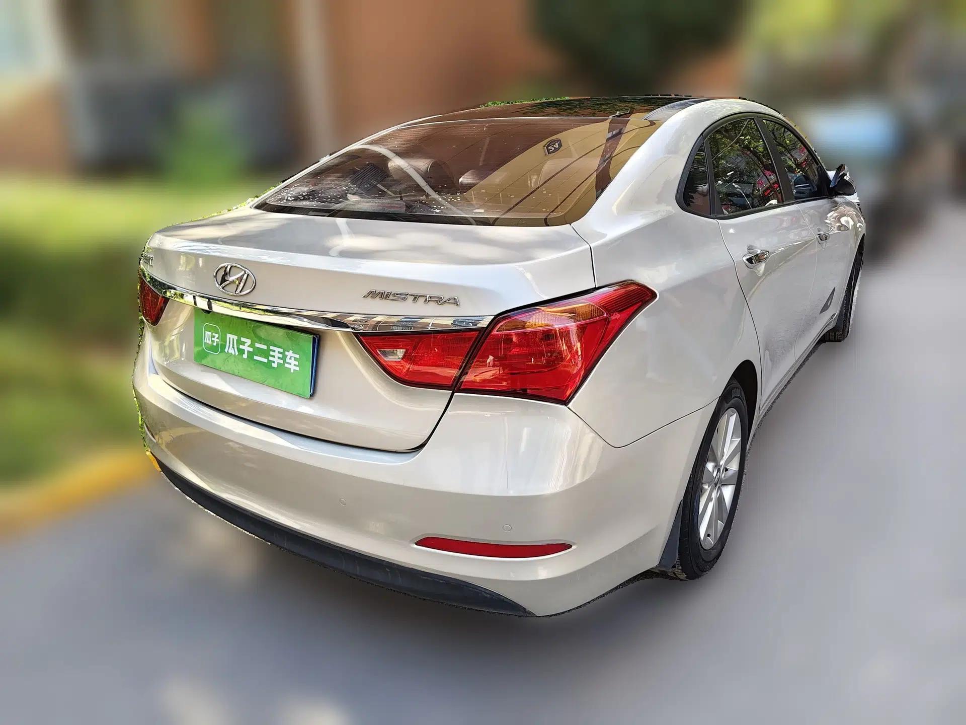 Hyundai Mistra 2014 1.8L Automatic Smart GLS — миниатюра 6