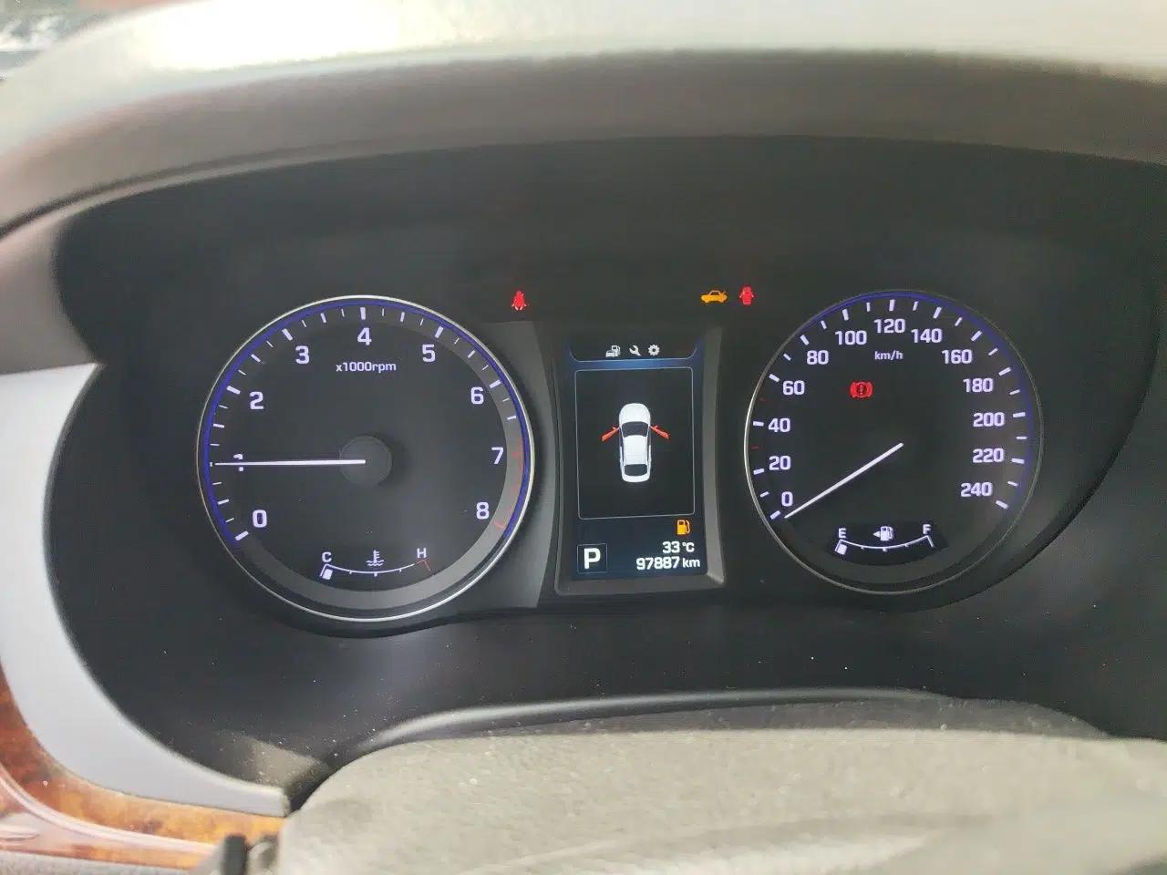 Hyundai Mistra 2014 1.8L Automatic Deluxe DLX Model — миниатюра 11
