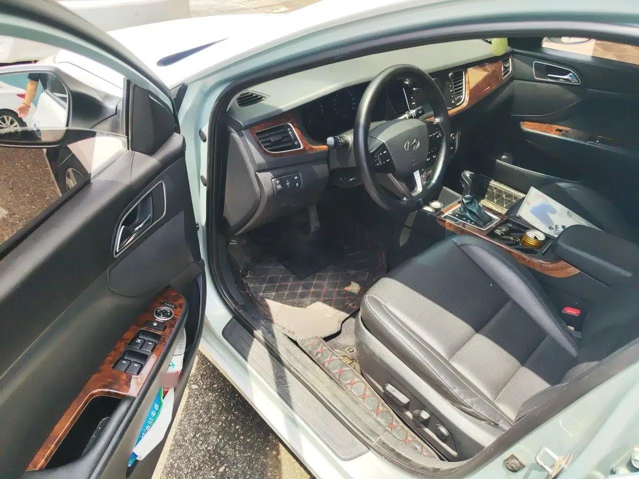 Hyundai Mistra 2014 1.8L Automatic Deluxe DLX Model — миниатюра 16