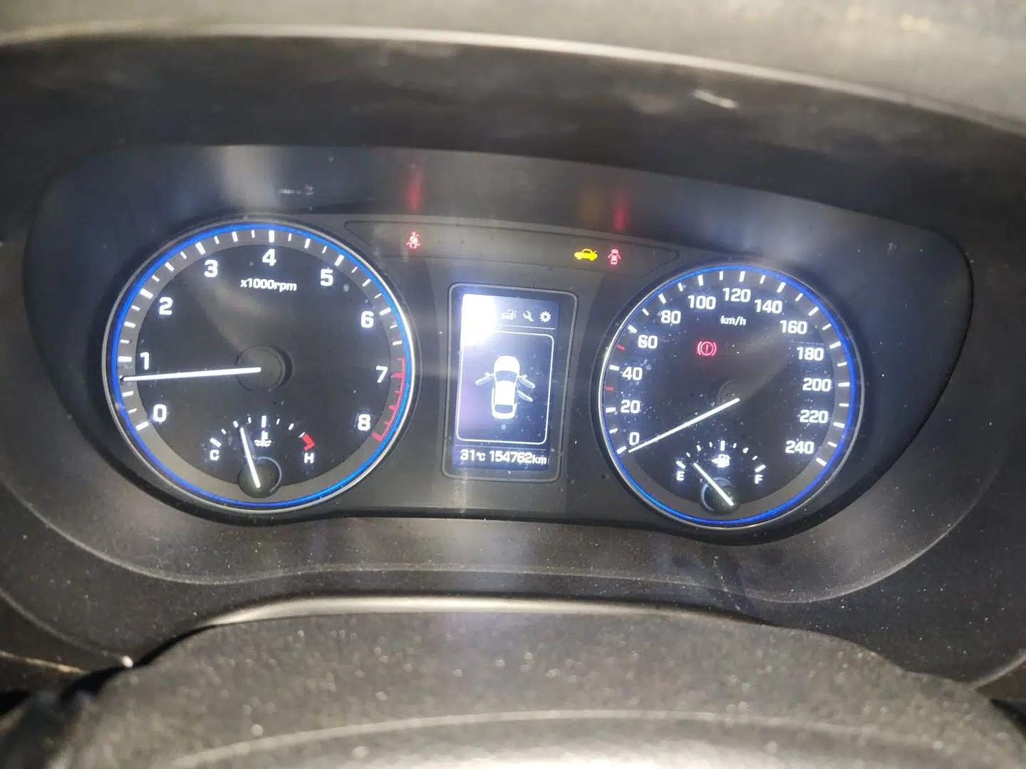 Hyundai Mistra 2016 1.8L Automatic Deluxe DLX Model — миниатюра 11