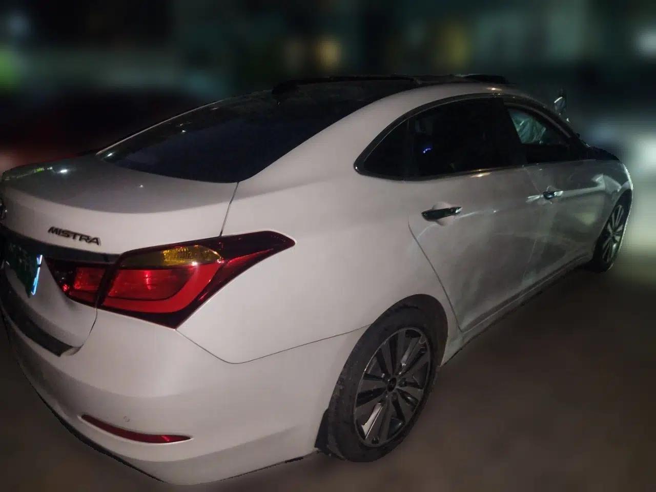 Hyundai Mistra 2016 1.8L Automatic Deluxe DLX Model — миниатюра 6