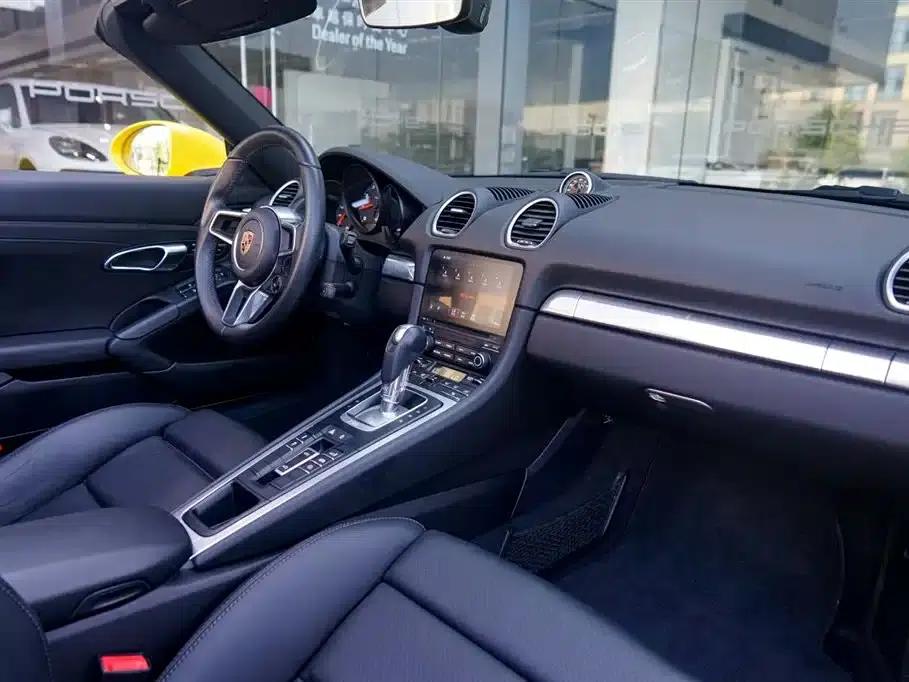 2022 Porsche 718 Boxster 2.0T — миниатюра 27