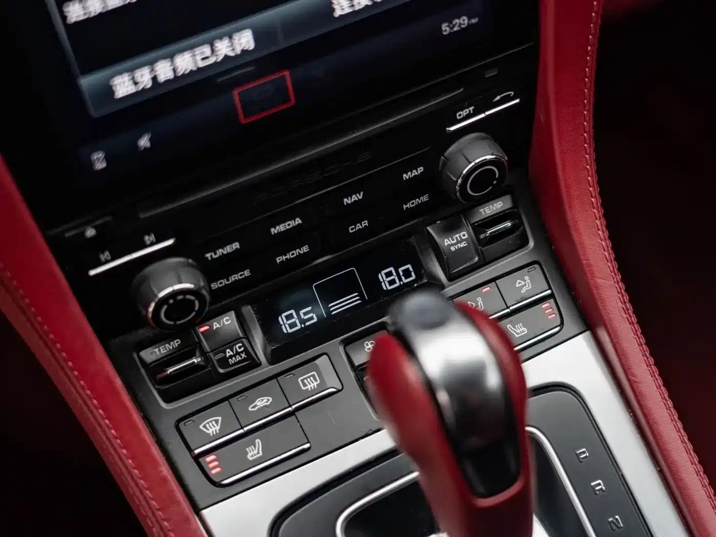 2018 Porsche 718 Boxster 2.0T — миниатюра 28