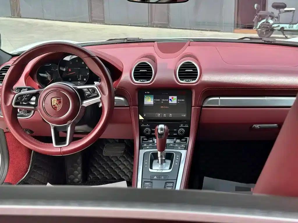 Porsche 718 Cayman 2020 2.0T — миниатюра 2
