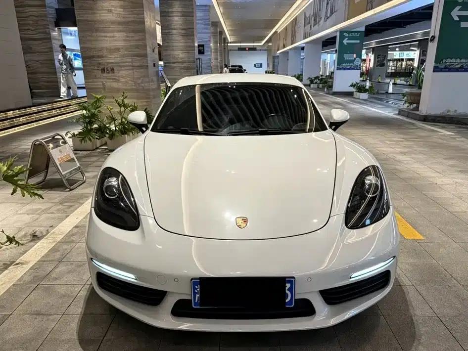 Porsche 718 Cayman 2018 2.0T — миниатюра 2