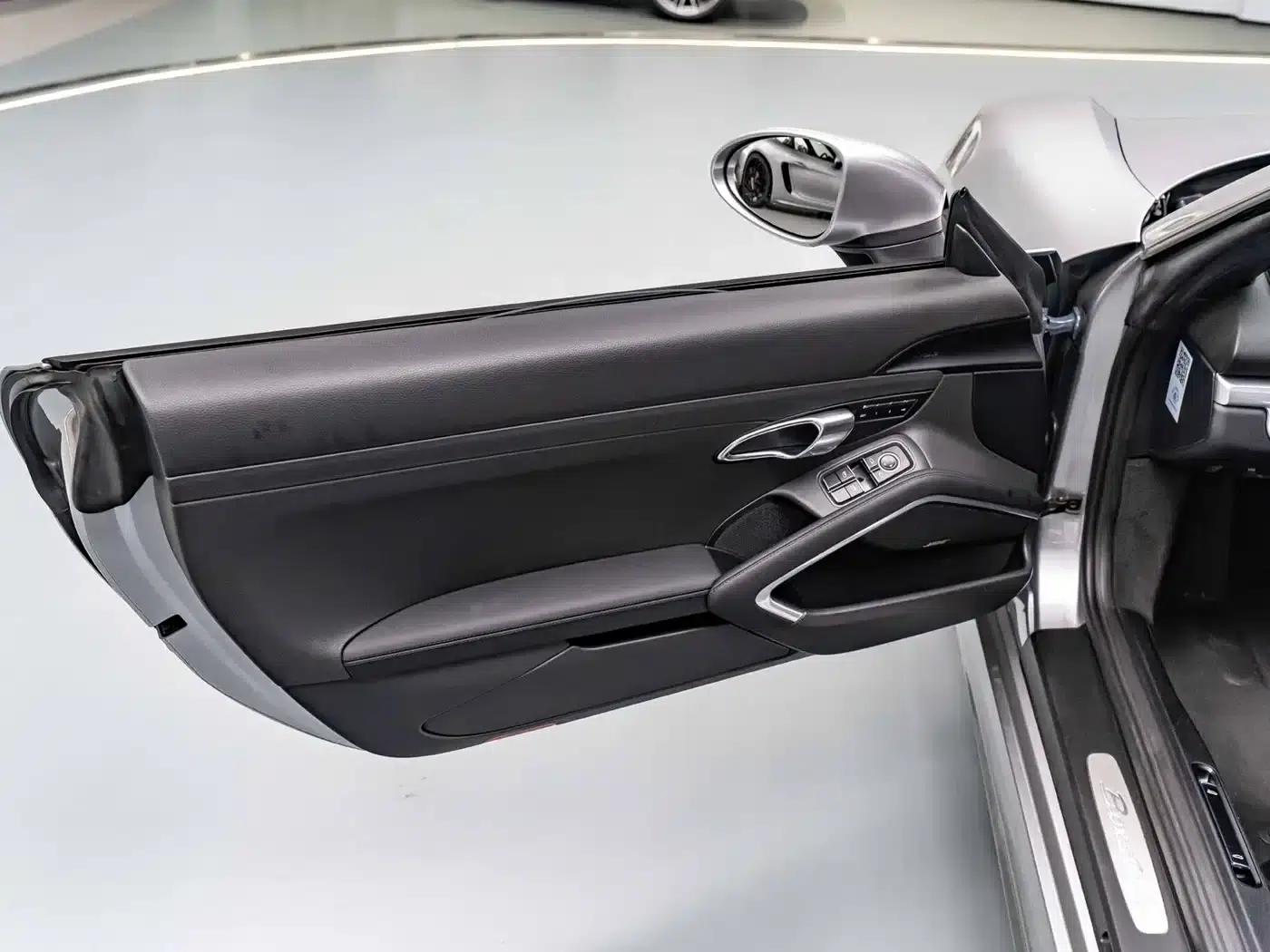 2016 Porsche 718 Boxster 2.0T — миниатюра 15