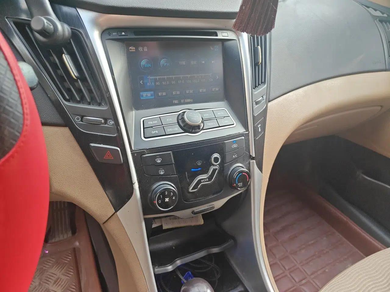Hyundai Sonata 2011 2.0L Automatic Fashion Edition — миниатюра 13