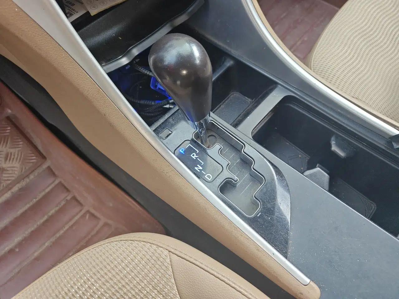 Hyundai Sonata 2011 2.0L Automatic Fashion Edition — миниатюра 14