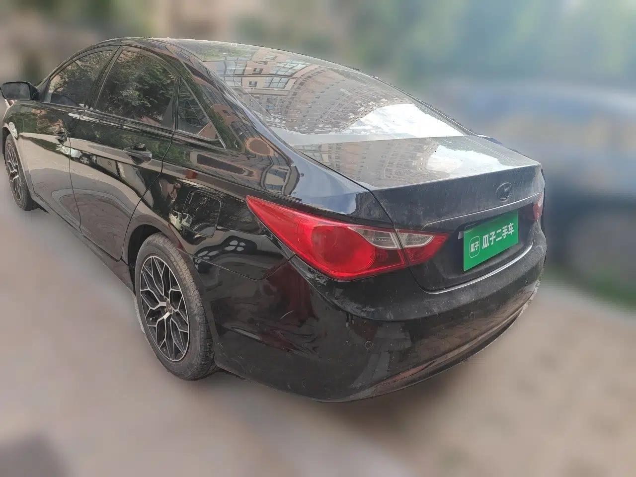 Hyundai Sonata 2011 2.0L Automatic Fashion Edition — миниатюра 4