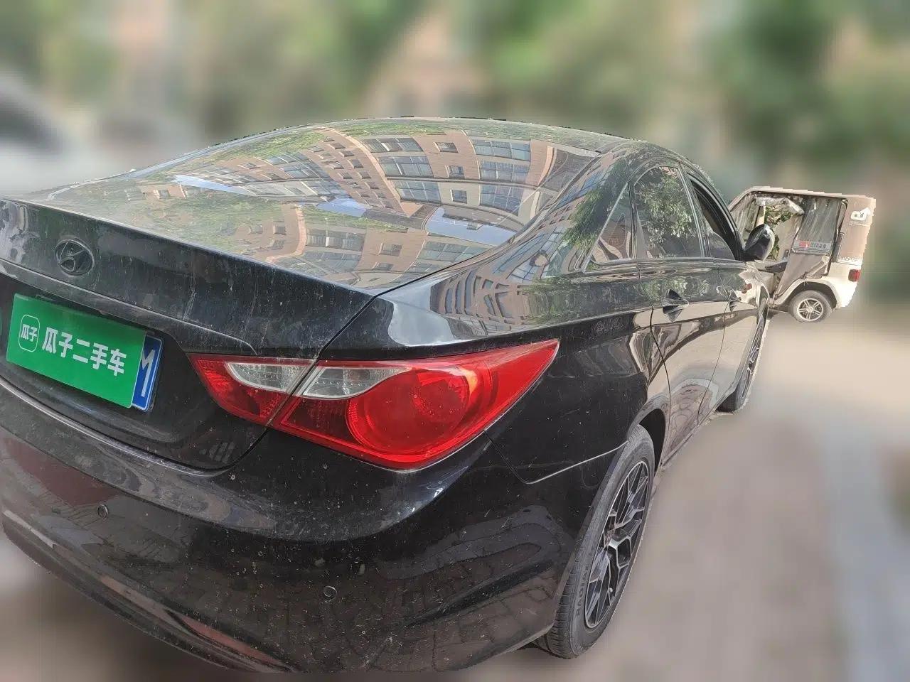 Hyundai Sonata 2011 2.0L Automatic Fashion Edition — миниатюра 6