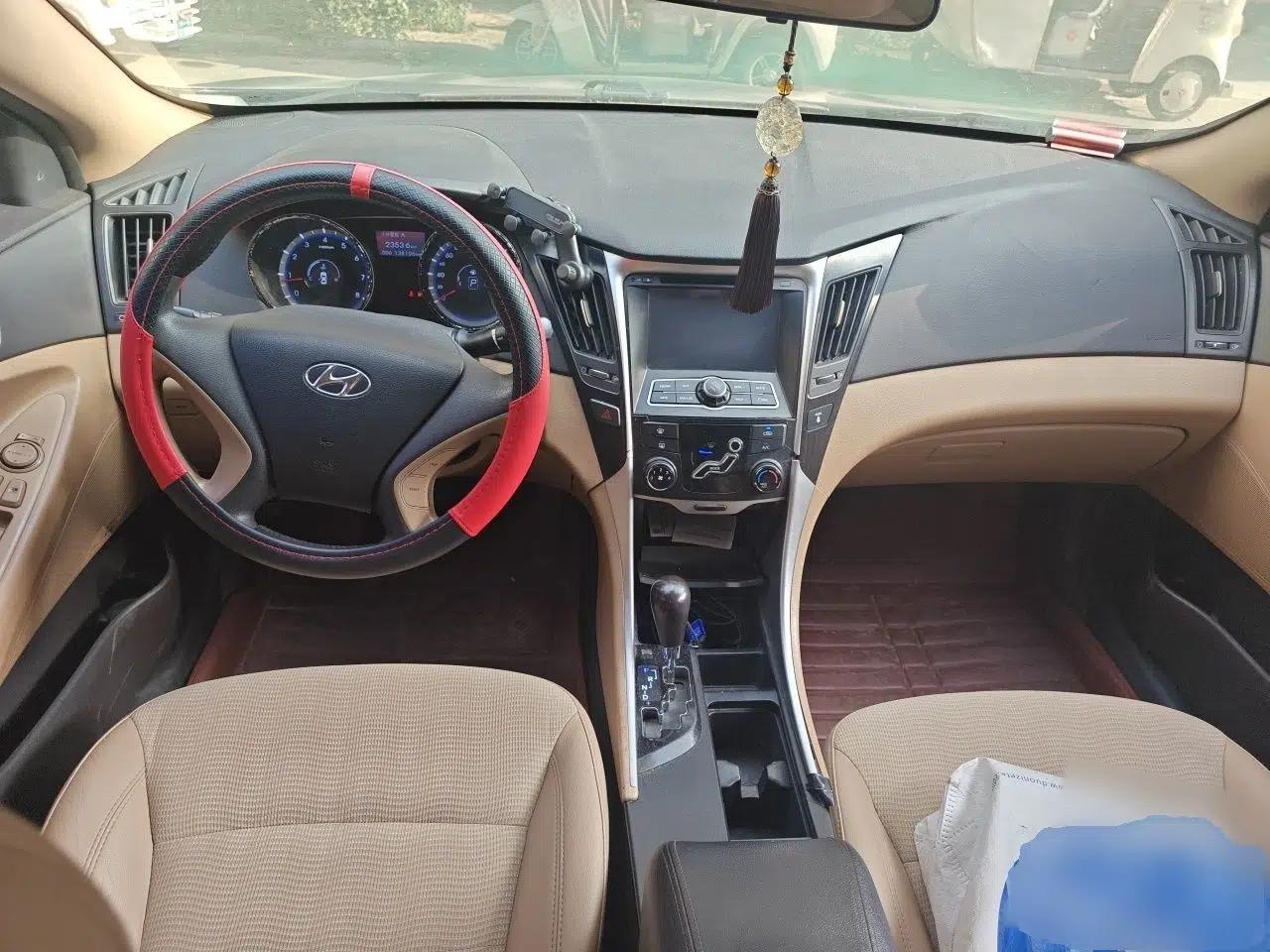 Hyundai Sonata 2011 2.0L Automatic Fashion Edition — миниатюра 9