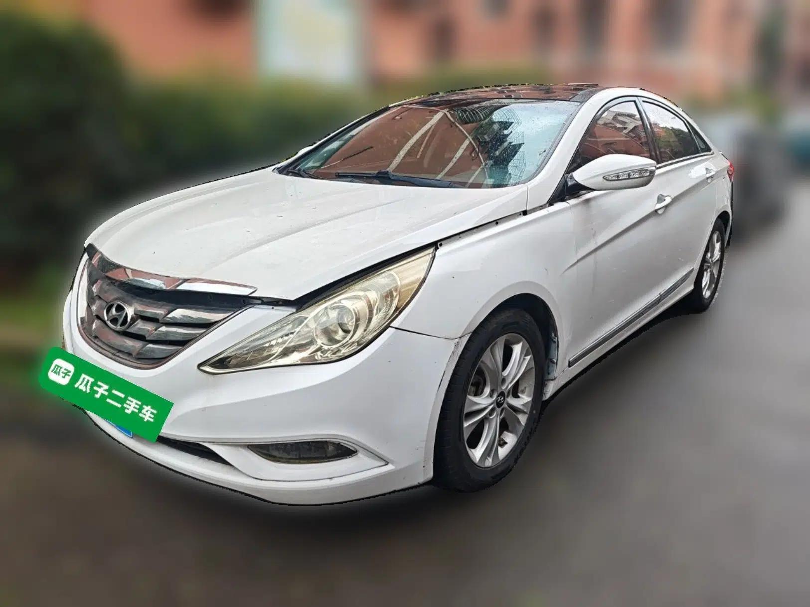 Hyundai Sonata 2011 2.0L Automatic Leading Edition — миниатюра 1