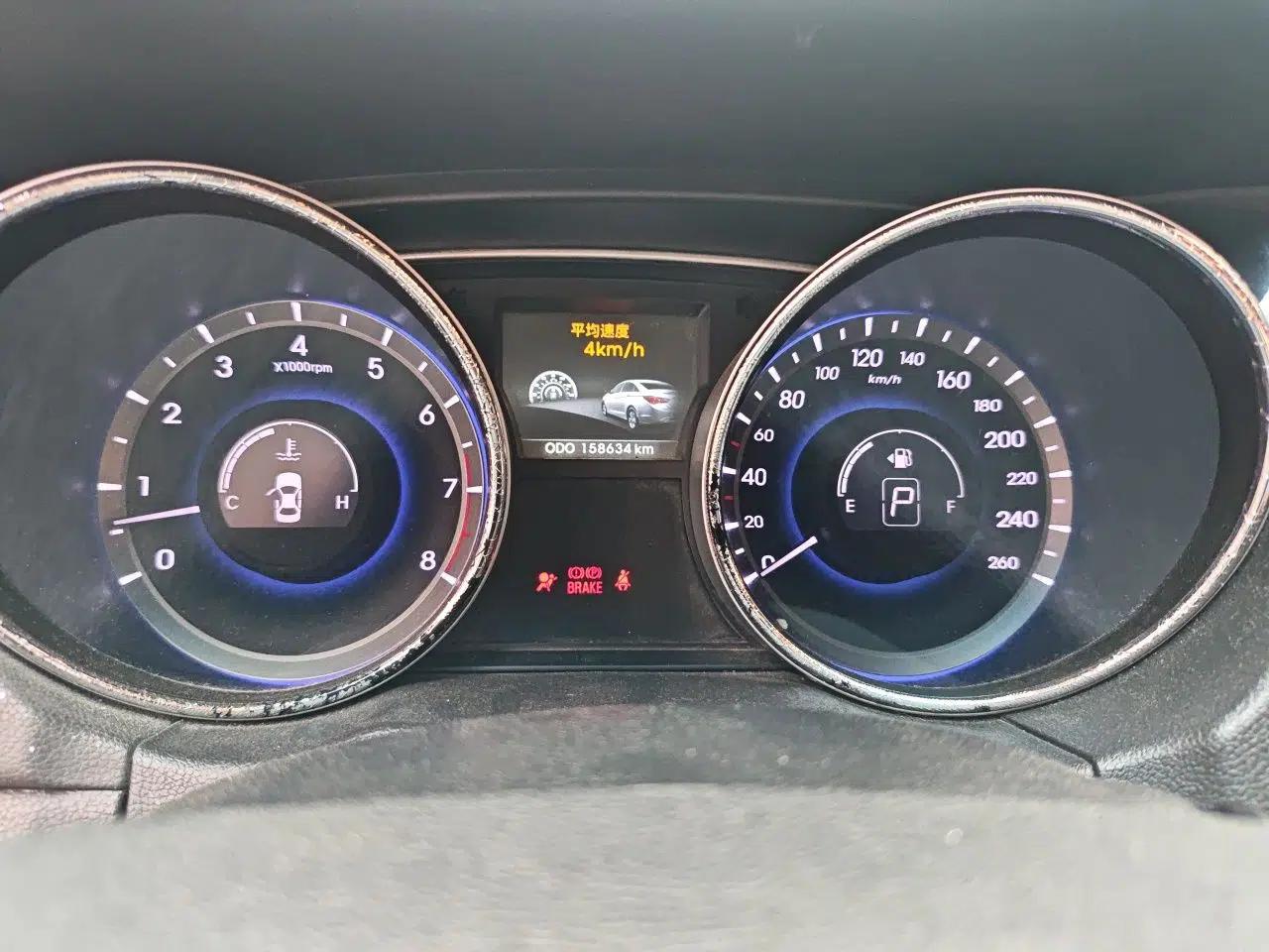 Hyundai Sonata 2011 2.0L Automatic Leading Edition — миниатюра 11